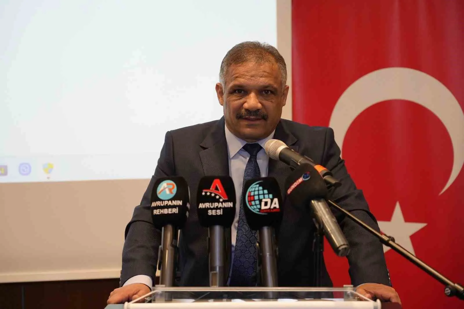 AKİB Genel Başkanı Ali Hızar, Avrupa’daki gurbetçilere yaz tatilinde Türkiye’yi