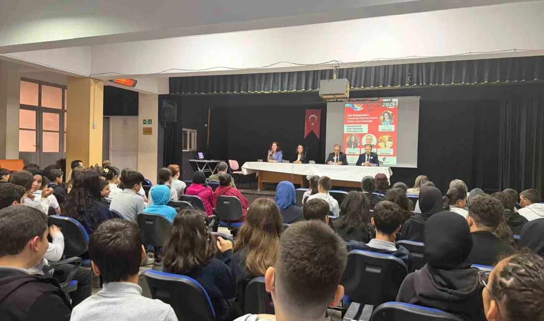 Eskişehir’de düzenlenen programda öğrencilere meslek liselerinin önemi ve girişimcilik konusunda