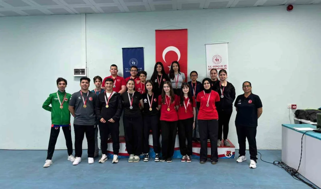 Gençlik Haftası kapsamında düzenlenen Atıcılık İl Şampiyonası’nda genç sporcular tüfek