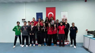 Gençlik Haftası kapsamında düzenlenen Atıcılık İl Şampiyonası’nda genç sporcular tüfek