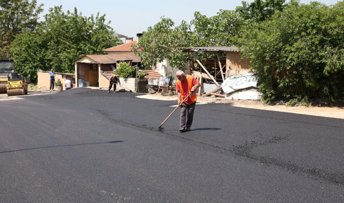 Osmangazi Belediyesi 900 ton asfalt döktü Osmangazi Belediyesi, ilçedeki asfalt yenileme çalışmalarını aralıksız sürdürüyor. Yapılan çalışmalar