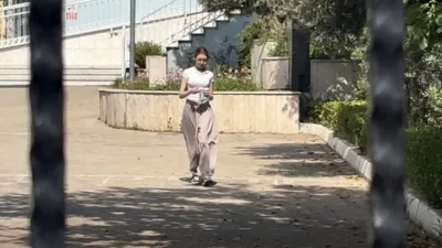 Bursa’da Yükseköğretim Kurumları Sınavı’na (YKS) girmek için koşarak sınav merkezine