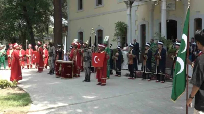 Bursa’da 25 farklı ülkeden gelen öğrenciler, Osmanlı’nın asırlık mehter geleneğinde
