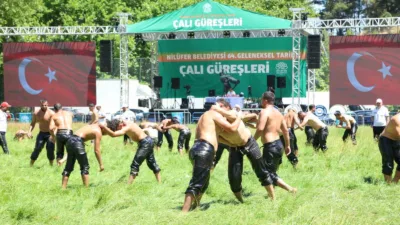 Bursa’da bu yıl 64’üncüsü düzenlenen Geleneksel Çalı Güreşleri, kıyasıya mücadelelere