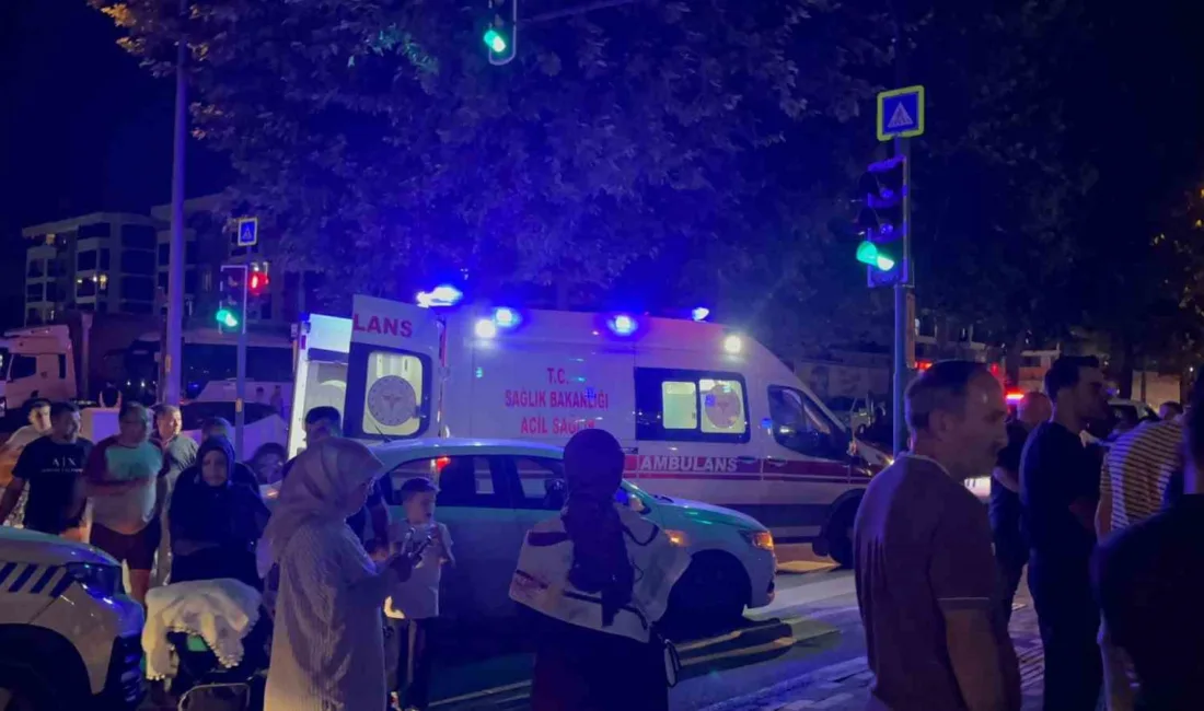 Aileler arasında çıkan kavgada kan aktı: 3 yaralı Bursa’da aileler arasında çıkan kavga büyüdü. Bıçakların çekildiği kavgada, 1’i