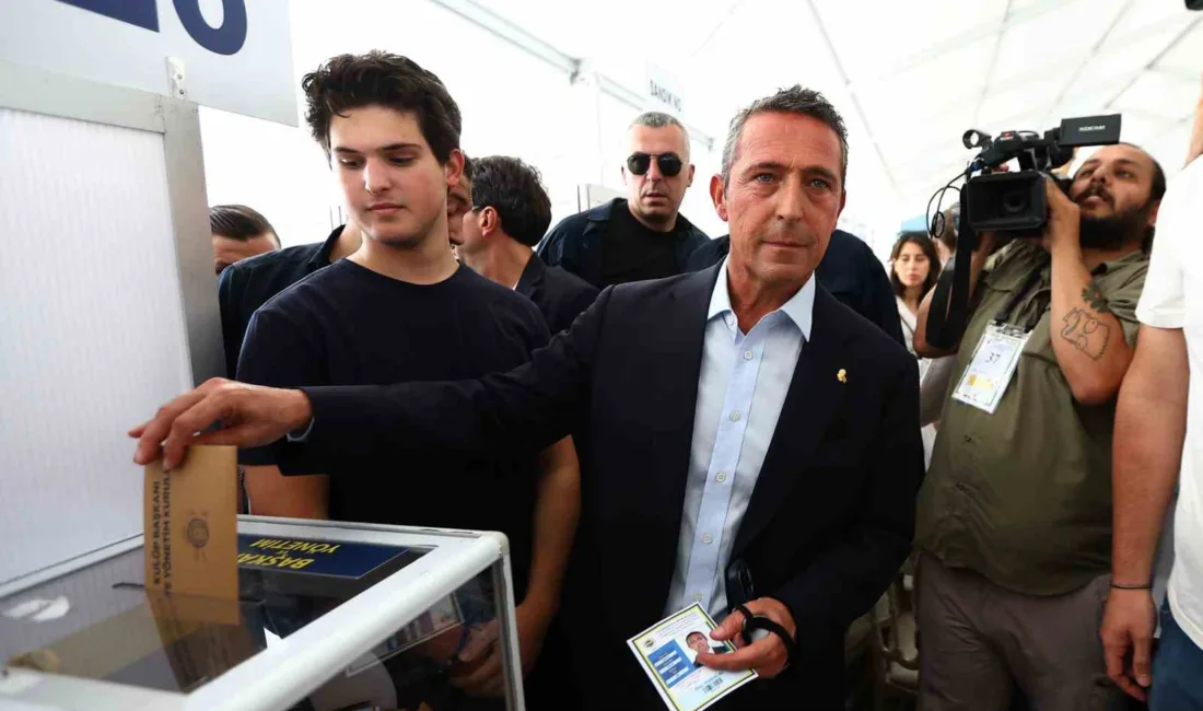 Ali Koç: “Fenerbahçe’nin yeni lideri kim olacaksa onun etrafında camianın birleşmesini diliyorum” Fenerbahçe Kulübünün eski başkanı Ali Koç, sarı-lacivertli camianın seçilecek yeni