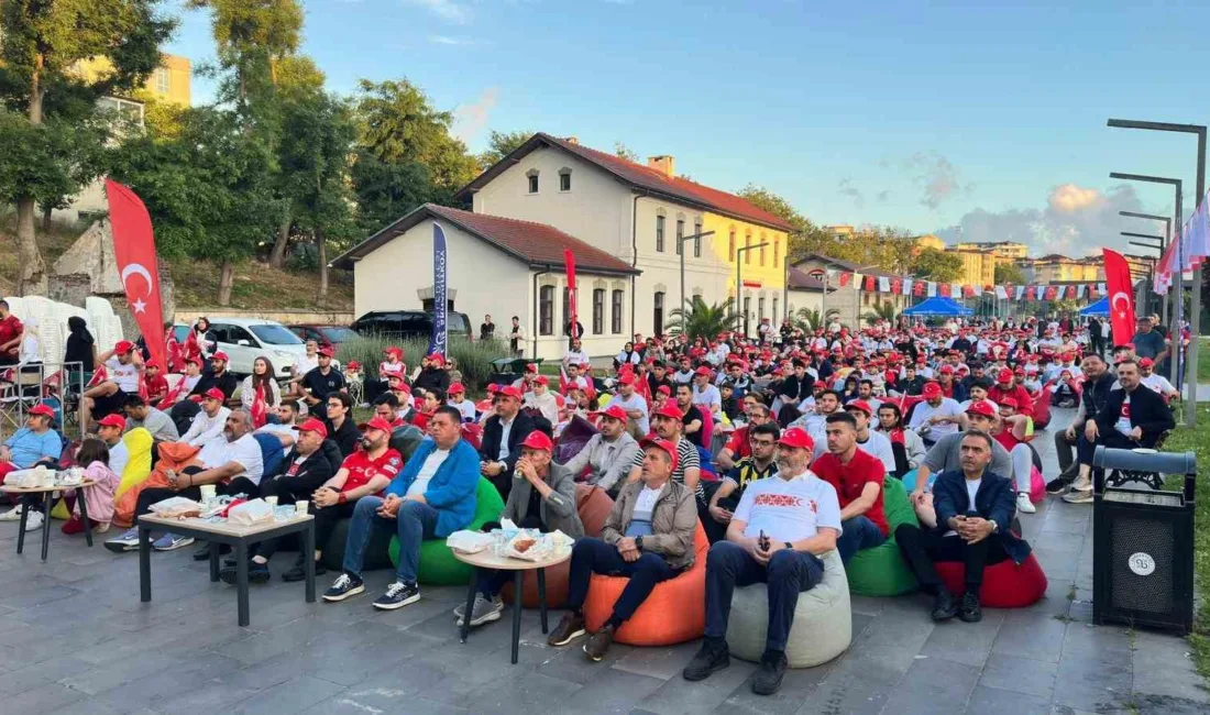 Türkiye’nin Dünya Kupası yolculuğundaki kritik mücadelesi Arnavutköy’de binlerce vatandaş tarafından