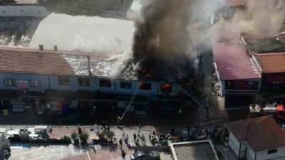 Bursa’nın tarihi Kayhan Çarşısı’nda çıkan yangın 6 işletmeyi küle çevirdi.