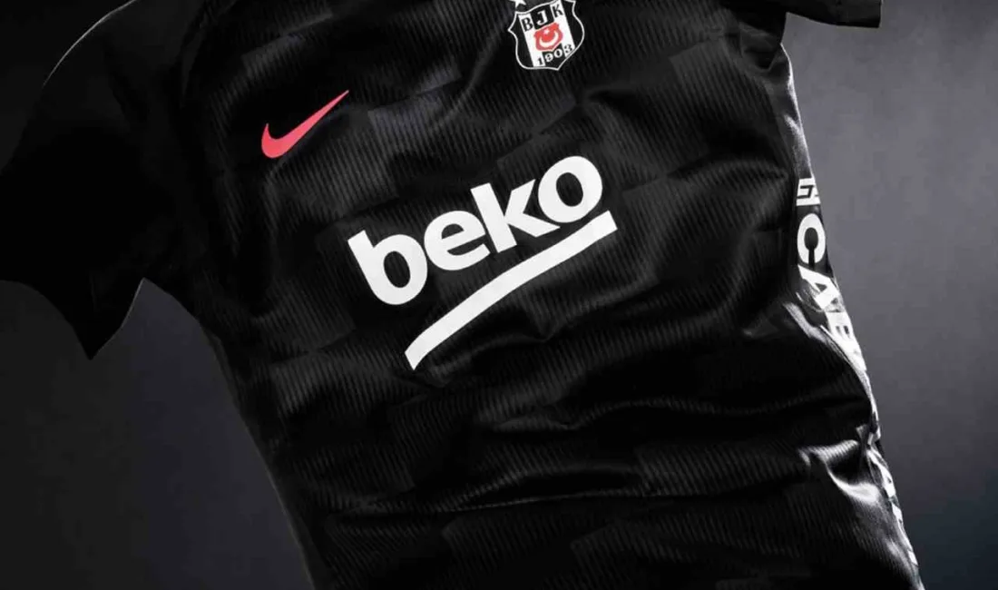 Beşiktaş, yeni sezon formalarını Tüpraş Stadyumu’nda düzenlediği lansmanla tanıttı. Beşiktaş,