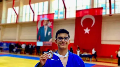 Bilecikli sporcu Ahmet Altınay Türkiye üçüncüsü oldu. Düzce’nin Akçakoca ilçesinde
