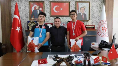 Bilecikli sporcular Gençler Türkiye Kuraş Şampiyonası’nda Türkiye derecesi elde etti.