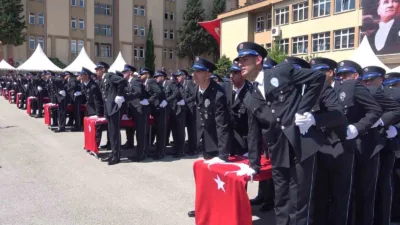 Bursa Polis Meslek Eğitim Merkezi (POMEM) Müdürlüğü’nde eğitimlerini başarıyla tamamlayan