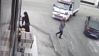Bursa’da kamyonetin çarptığı yaşlı kadın ağır yaralanırken, korku dolu kaza