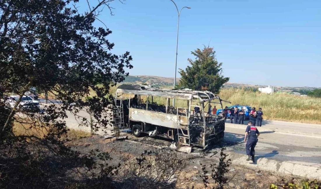 Bursa’da seyir halindeki servis otobüsü, motor bölümünde çıkan yangın sonucu