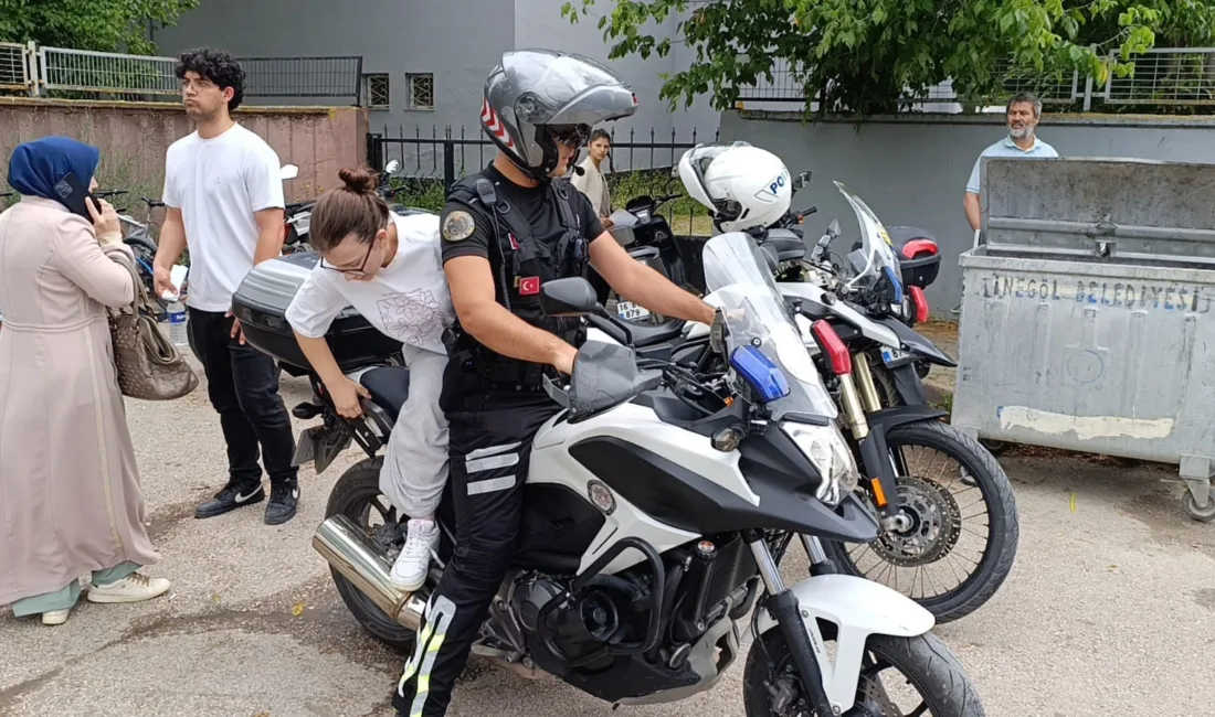 Bursa’da yanlış okula gelen adayların yardımına polis koştu Bursa’nın İnegöl ilçesinde Yükseköğretim Kurumları Sınavı’na (YKS) girecek bir öğrenci