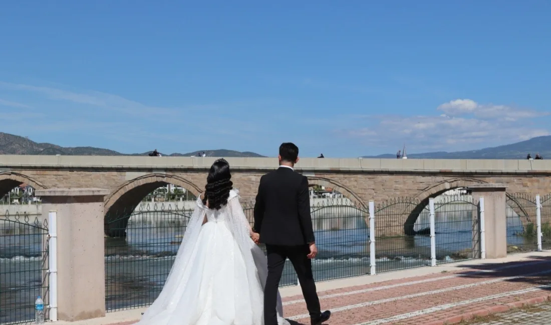 Cimrilik hem boşanma hem de tazminat sebebi Eşine sürekli, ‘banyonun ışığını çok yaktın, sifonu niye çektin, çay