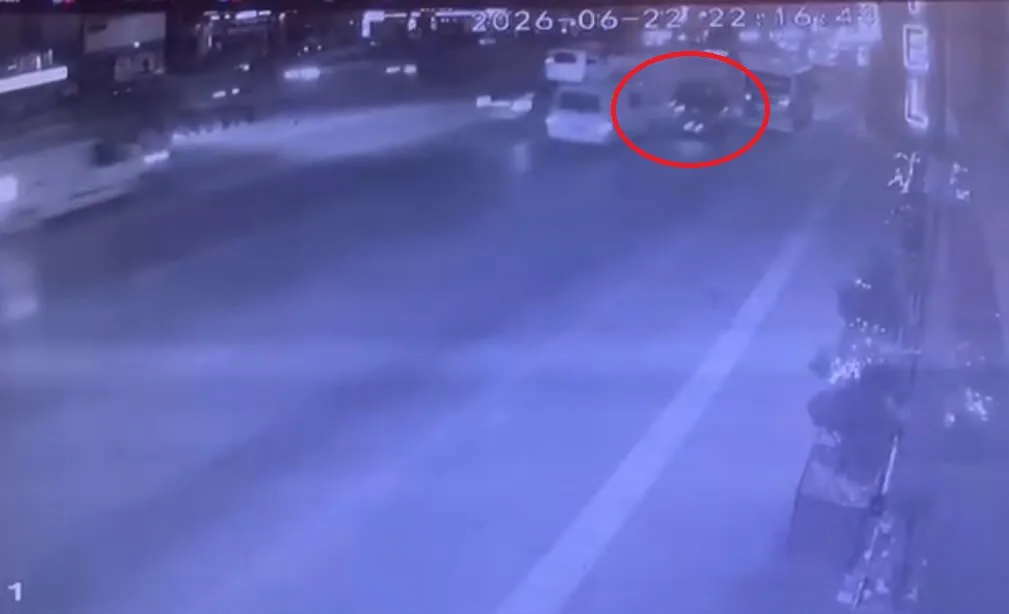 Cinayet gibi kaza: 1 ölü, 1 yaralı Bursa’nın Osmangazi ilçesinde kamyonetle iki aracın arasından makas atıp, motosikleti