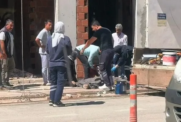 Elektrik akımına kapılıp inşaattan düşerek öldü Bursa’nın İnegöl ilçesinde, yapımı devam eden inşaatta elektrik akımına kapılıp