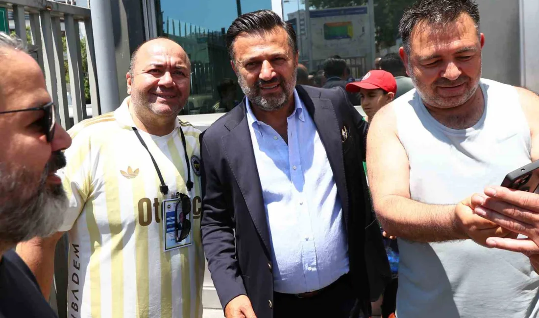 Fenerbahçe seçiminde eski sporcular da oy kullandı Fenerbahçe Olağanüstü Seçimli Genel Kurul Toplantısı’nda eski sporcuların yanı sıra