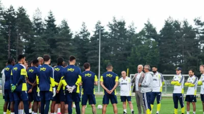 Fenerbahçe, yeni sezon hazırlıklarını Topuk Yaylası Tesisleri’nde yaptığı günün ikinci