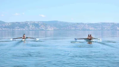 Kocaeli’de su sporlarına kazandırılan genç kürekçiler, Edirne’de katıldıkları ilk il