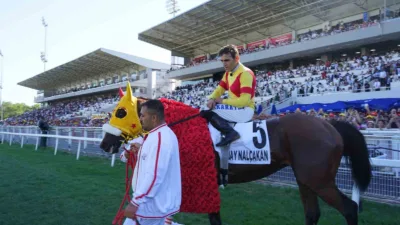 100. Gazi Koşusu’nda şampiyonluğa uzanan jokey Halis Karataş, “100. yıl