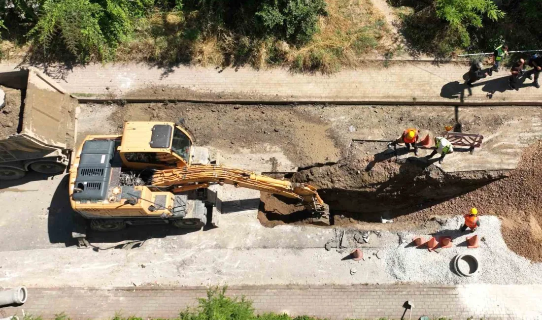 İnegöl’de altyapı hamlesi Şehrin altyapısını güçlendirmek adına yatırımlarını sürdüren Bursa Büyükşehir Belediyesi, İnegöl