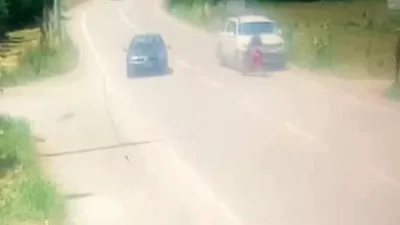 Bursa’nın İnegöl ilçesinde kamyonet ile çarpışan motosikletin sürücüsü ağır yaralandı.
