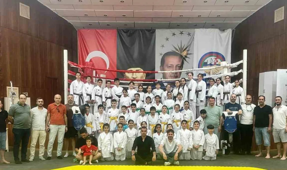 Körfez’de 45 karateci bir üst kuşağa terfi etti Körfez’de düzenlenen karate kuşak sınavını başarıyla geçen 45 sporcu yeni