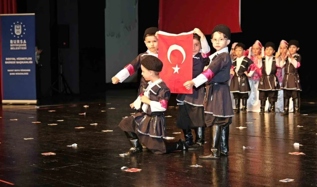 Minikler yıl sonu gösterisinde hünerlerini sergiledi Bursa Büyükşehir Belediyesi tarafından hayata geçirilen Bursa Yuvam Çocuk Etkinlik