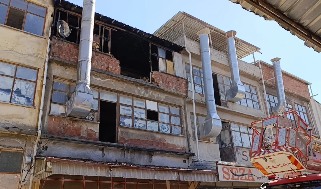 Bursa’nın İnegöl ilçesinde faaliyet gösteren 3 katlı mobilya imalathanesinde çıkan