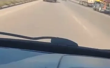 Bursa otobanında yaşanan bir anlık duraksama, kazaya neden oldu. Trafikte