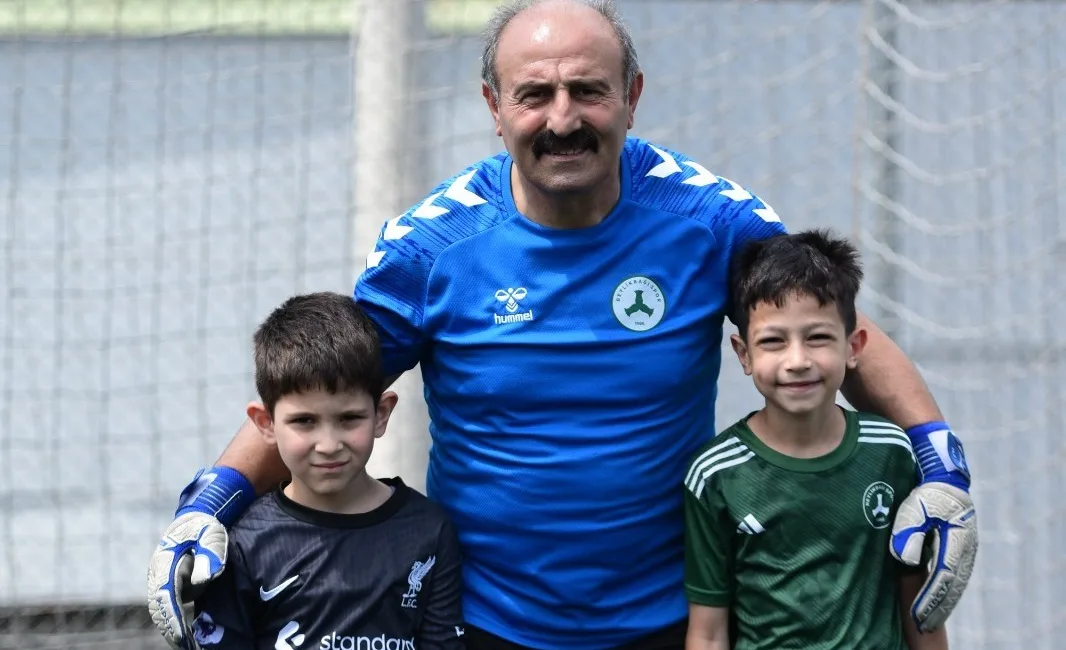 Paylaşım yanlış anlaşılınca dakikalar içinde sosyal medya gündemine oturdu Kocaeli’nin Gebze ilçesinde faaliyet gösteren, amatör lig takımlarından Beylikbağı Spor’un