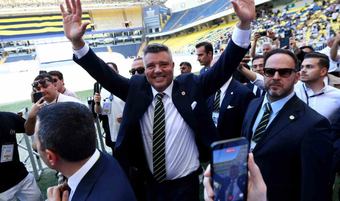 Sadettin Saran’a kongre üyelerinden destek Fenerbahçe Başkanı Sadettin Saran, alkışlarla stattan ayrıldı. Fenerbahçe Spor Kulübü’nde