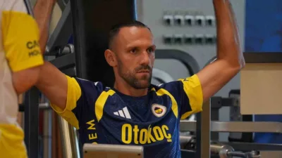Fenerbahçe’nin 3 yıllık sözleşme imzaladığı Kosovalı golcü Vedat Muriqi, yeni
