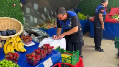 İnegöl Belediyesi Zabıta Müdürlüğü ekipleri, rutin denetim faaliyetleri kapsamında şehirde
