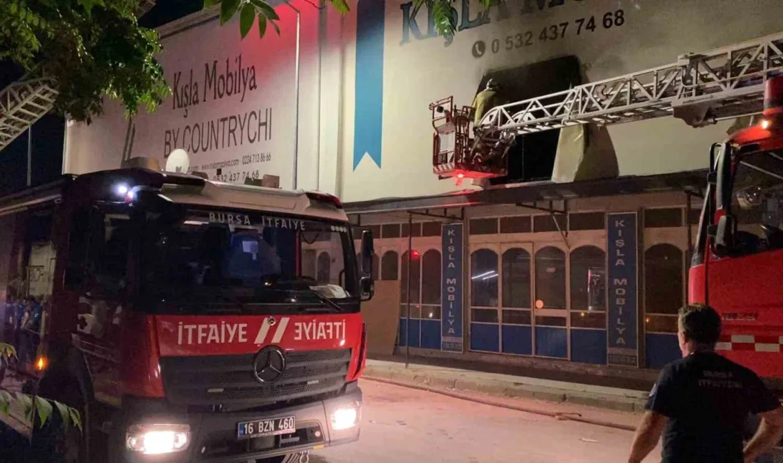 Bursa’nın İnegöl ilçesinde faaliyet gösteren bir mobilya fabrikasında çıkan yangın,