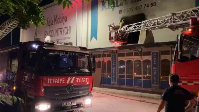 Bursa’nın İnegöl ilçesinde faaliyet gösteren bir mobilya fabrikasında çıkan yangın,